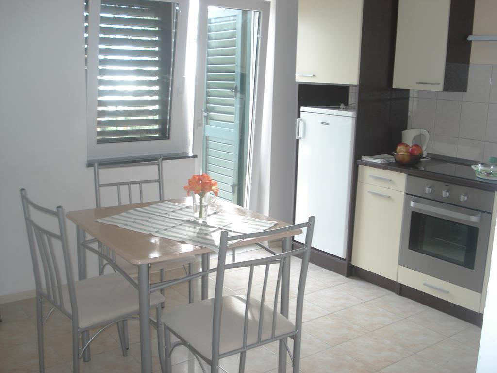 Apartments Smiljana Omis Exterior photo