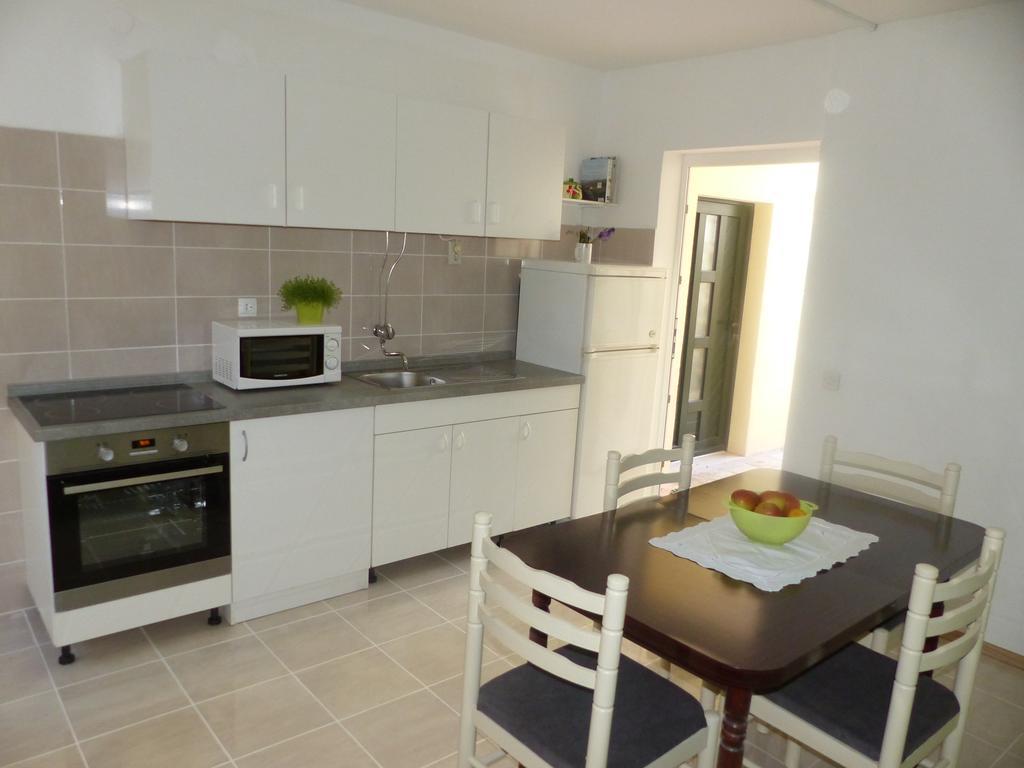 Apartments Smiljana Omis Exterior photo